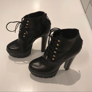 Versace Versus lace front ankle boots - 38